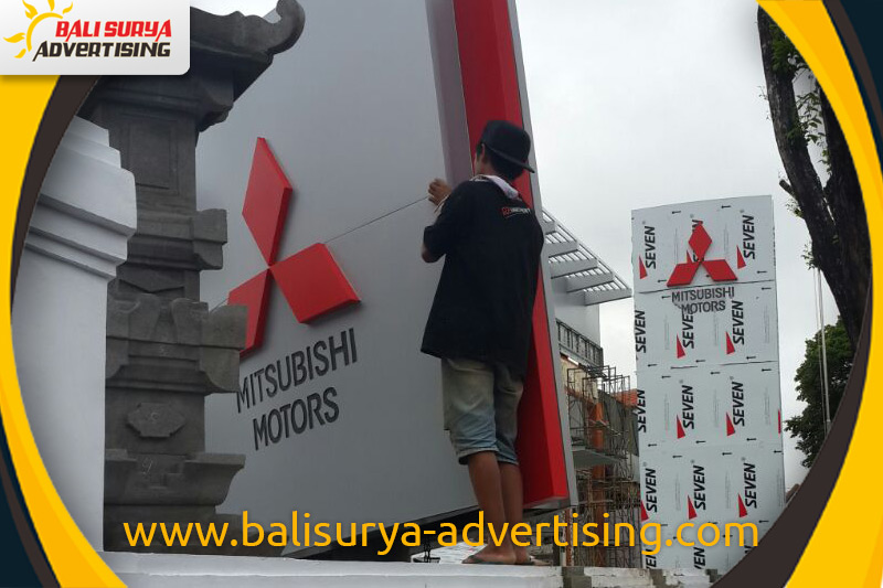 Letter Timbul Mitsubishi Motor